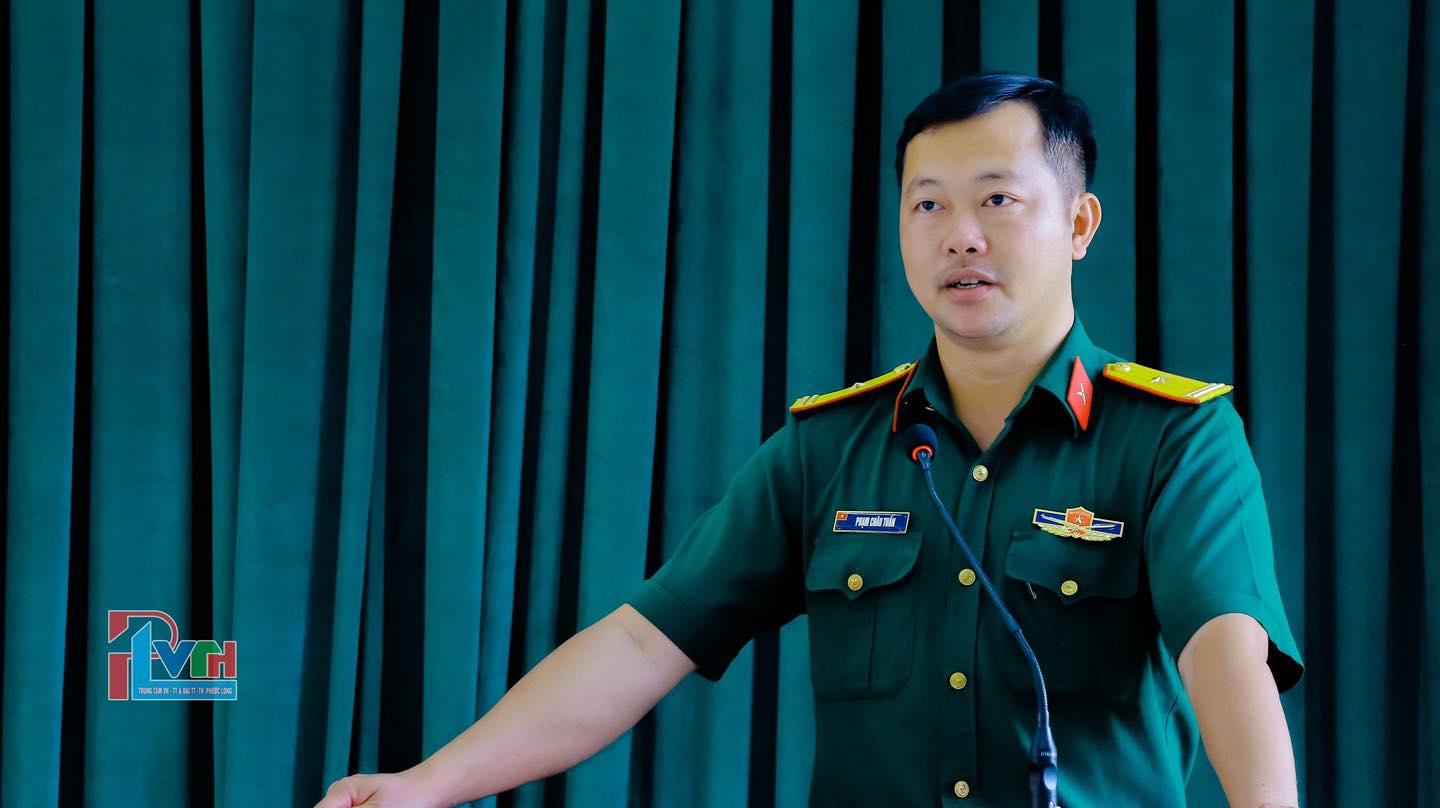 Thiếu tá Phạm Châu Tuấn – Phó Chỉ huy trưởng, Tham mưu trưởng Ban CHQS thị xã báo cáo kết quả Hội thao