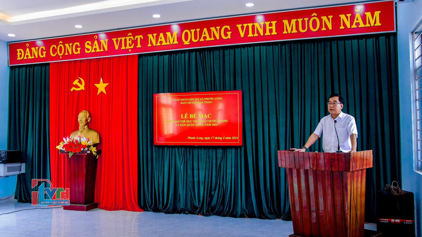 Đồng chí Nguyễn Văn Dũng – TUV, Phó Chủ tịch UBND thị xã, Trưởng Ban tổ chức Hội thao đánh giá kết quả Hội thao