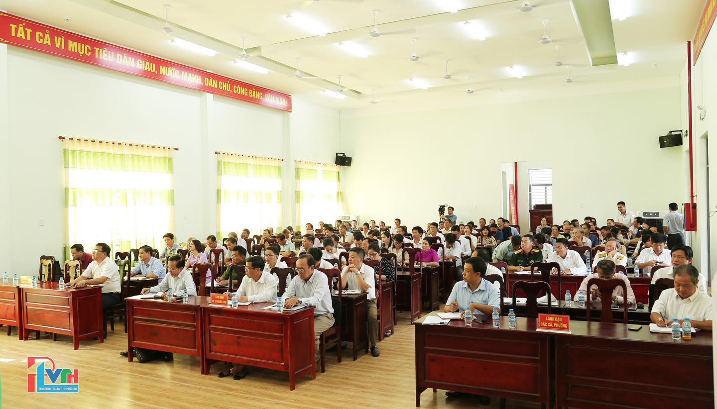 Toàn cảnh đại biểu, cử tri dự tiếp xúc với Đoàn đại biểu Quốc hội tỉnh Bình Phước
