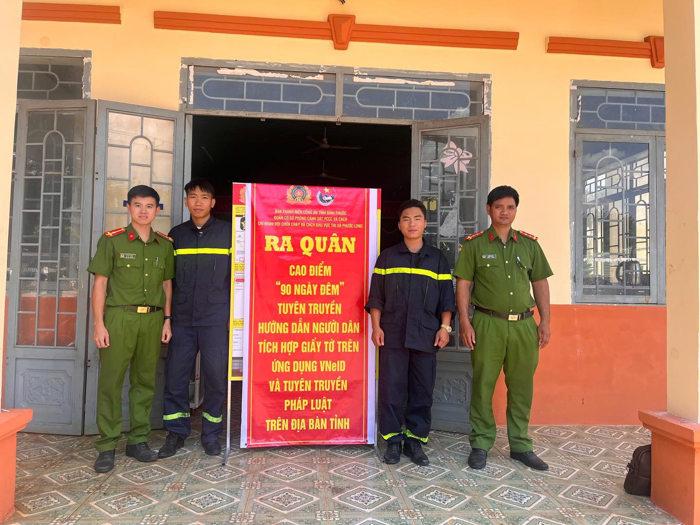 “90 ngày, đêm” tuyên truyền, hướng dẫn người dân tích hợp giấy tờ trên ứng dụng VneID