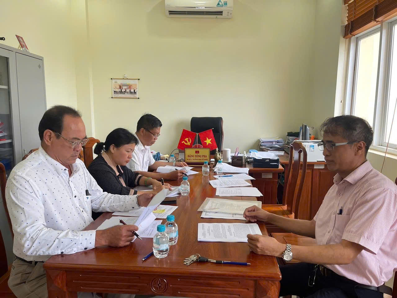 TỔ THẨM ĐỊNH VĂN KIỆN ĐẠI HỘI LÀM VIÊC VỚI CHI BỘ PHÒNG GIAO DỊCH NGÂN HÀNG CHÍNH SÁCH XÃ HỘI THỊ XÃ PHƯỚC LONG